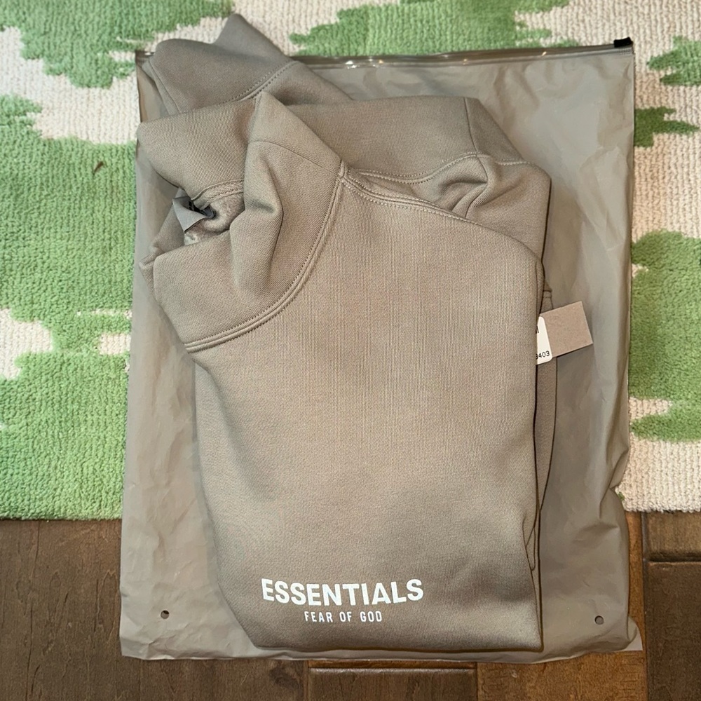 ESSENTIALS Fear of God Hoodie Sweatshirt SIZE MEDIUM - Color: MOSS **BRAND NEW**